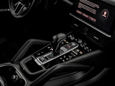 Used 2023 Porsche Cayenne Base image 33