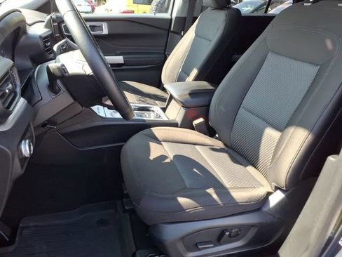 Used 2023 Ford Explorer XLT AWD/4WD image 8