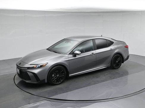 Used 2025 Toyota Camry SE FWD image 40