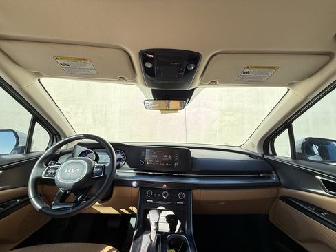 Used 2024 Kia Carnival LX image 6