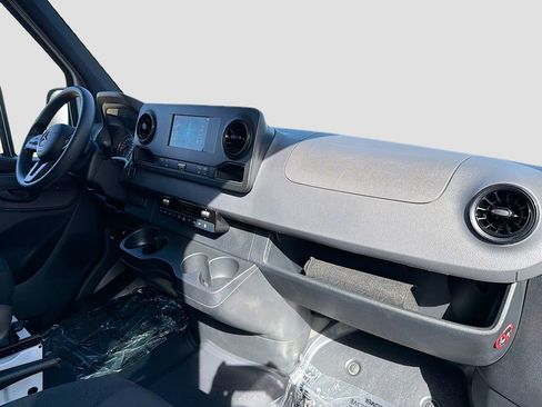 Used 2024 Mercedes-Benz Sprinter 2500 image 17