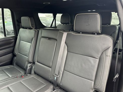 Used 2024 GMC Yukon XL SLT image 12