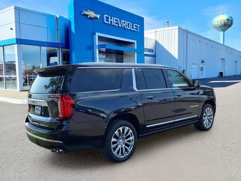 Used 2024 GMC Yukon XL Denali w/ Denali Reserve Package AWD/4WD image 3