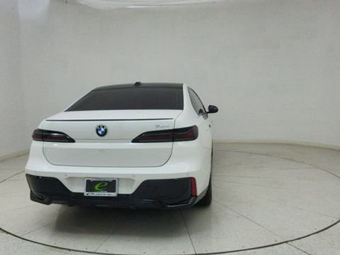 Used 2023 BMW 740i w/ Executive Package image 75