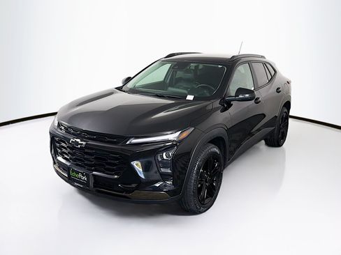 Used 2025 Chevrolet Trax ACTIV w/ Driver Confidence Package FWD image 3