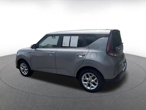 Used 2025 Kia Soul LX w/ LX Technology Package FWD image 10
