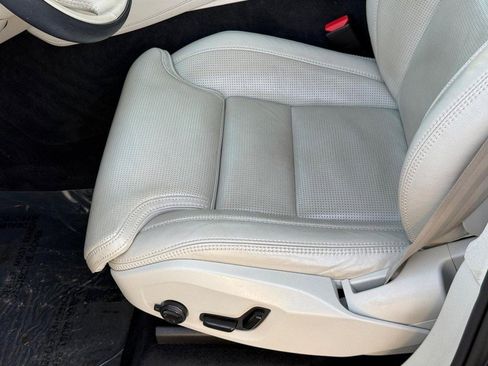 Used 2023 Volvo XC90 B6 Ultimate w/ Lounge Package image 18