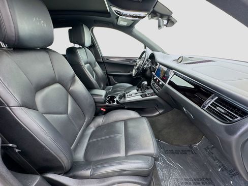 Used 2022 Porsche Macan w/ Premium Package Plus AWD/4WD image 20