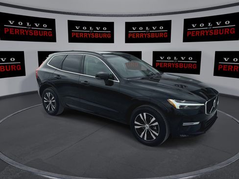Used 2023 Volvo XC60 B5 Core image 2