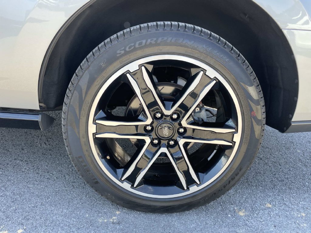 Used 2020 Ford Expedition Limited w/ Equipment Group 303A AWD/4WD image 16
