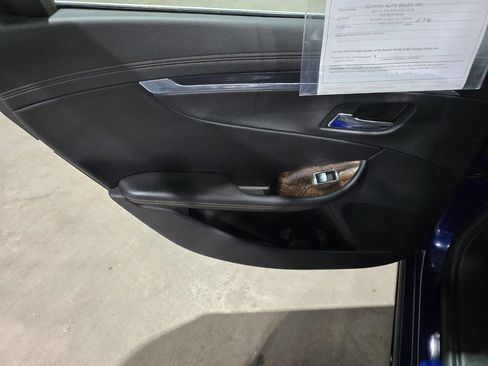 Used 2014 Chevrolet Impala LT w/ Convenience Package image 28