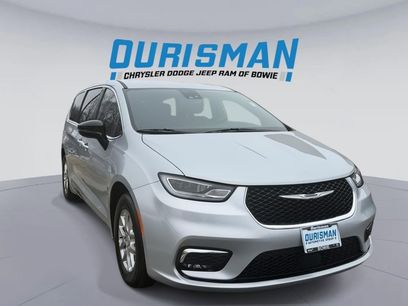 Used 2026 Chrysler Pacifica Select