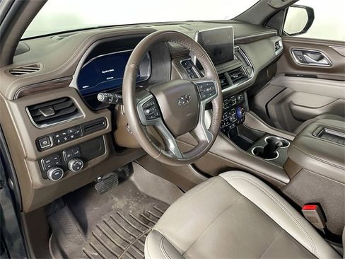 Used 2022 Chevrolet Tahoe Z71 w/ Luxury Package image 3