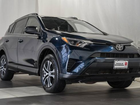Used 2017 Toyota RAV4 LE image 1