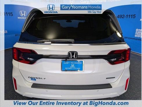New 2026 Honda Odyssey Touring image 7