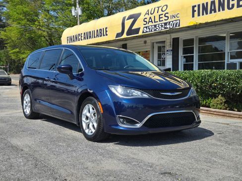 Used 2018 Chrysler Pacifica Touring Plus w/ Tire & Wheel Group image 2