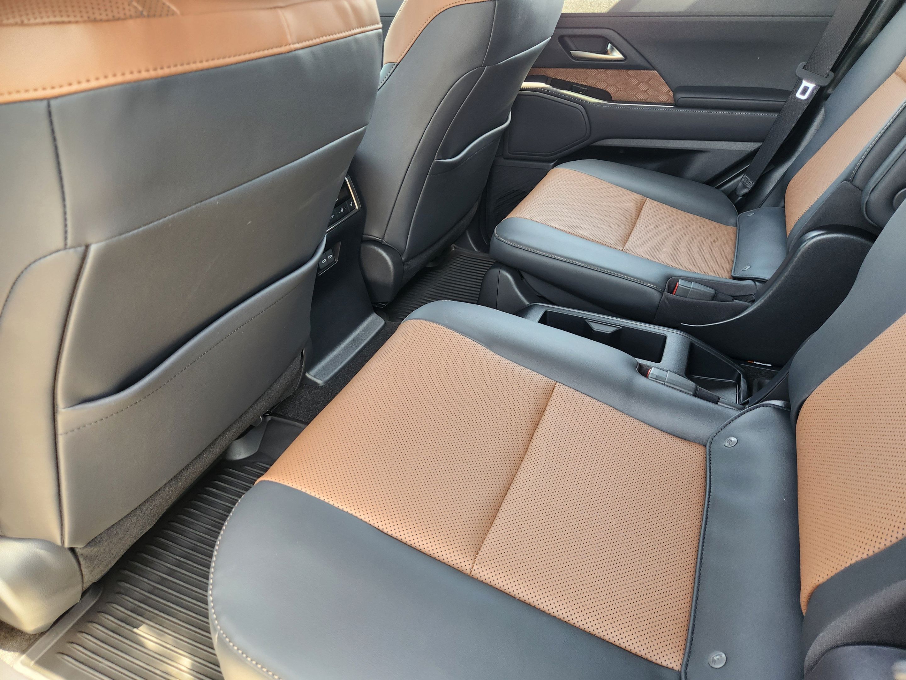 Certified 2026 Lexus GX 550 w/ Cold Area Package AWD/4WD image 25