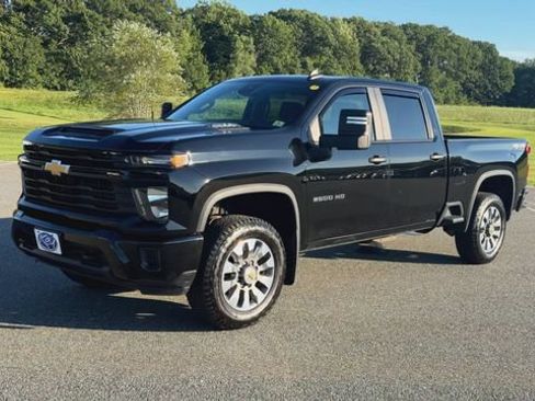 Used 2025 Chevrolet Silverado 2500 Custom w/ Snow Plow Prep/Camper Package AWD/4WD image 4