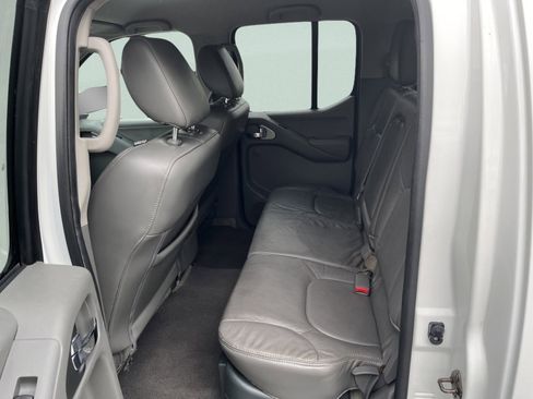 Used 2015 Nissan Frontier SL AWD/4WD image 12