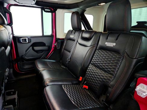 Used 2021 Jeep Wrangler Unlimited Rubicon w/ Xtreme Recon 35" Tire Package image 17