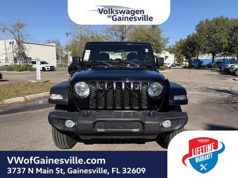 Used 2021 Jeep Gladiator Sport image 2