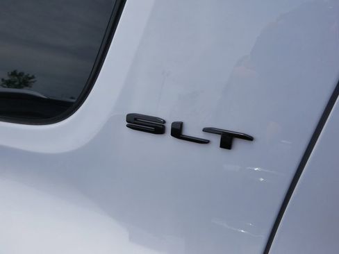 Used 2023 GMC Acadia SLT w/ Elevation Edition AWD/4WD image 4