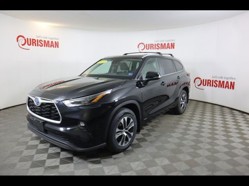 Used 2023 Toyota Highlander XLE image 4