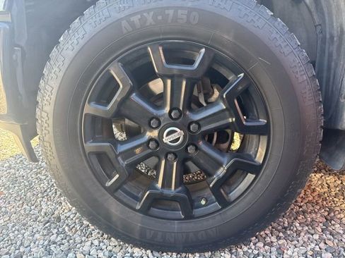 Used 2018 Nissan Titan SV w/ SV Convenience Package image 7