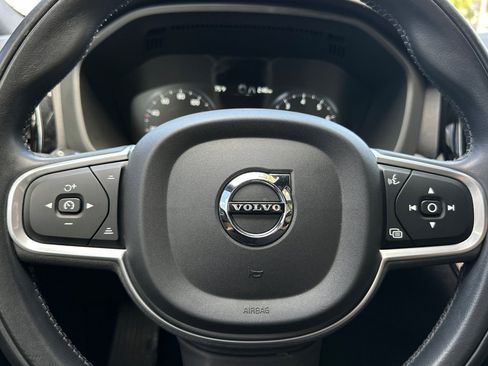 Used 2020 Volvo XC60 T5 Momentum w/ Protection Package Premier FWD image 22