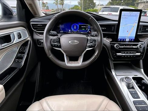 Used 2023 Ford Explorer Platinum w/ Technology Package RWD image 8