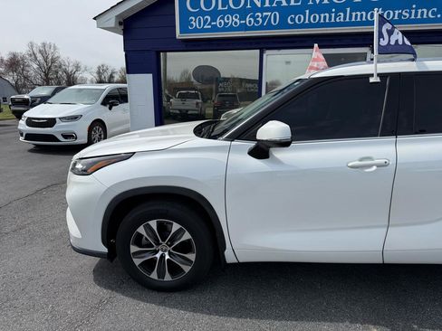 Used 2021 Toyota Highlander XLE image 3