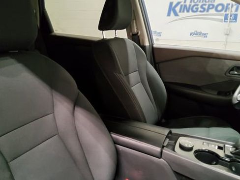 Used 2023 Nissan Rogue S AWD/4WD image 18