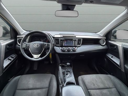 Used 2018 Toyota RAV4 LE w/ Carpet Mat Package AWD/4WD image 25