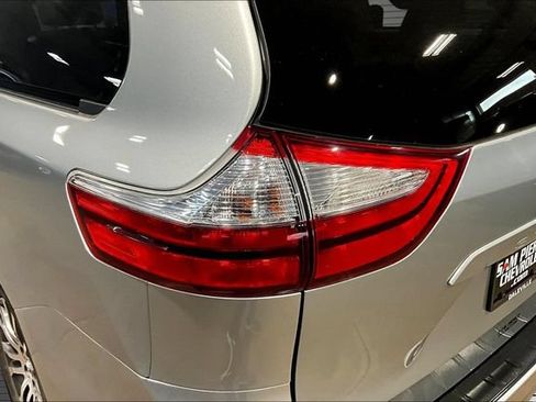 Used 2019 Toyota Sienna XLE FWD image 22