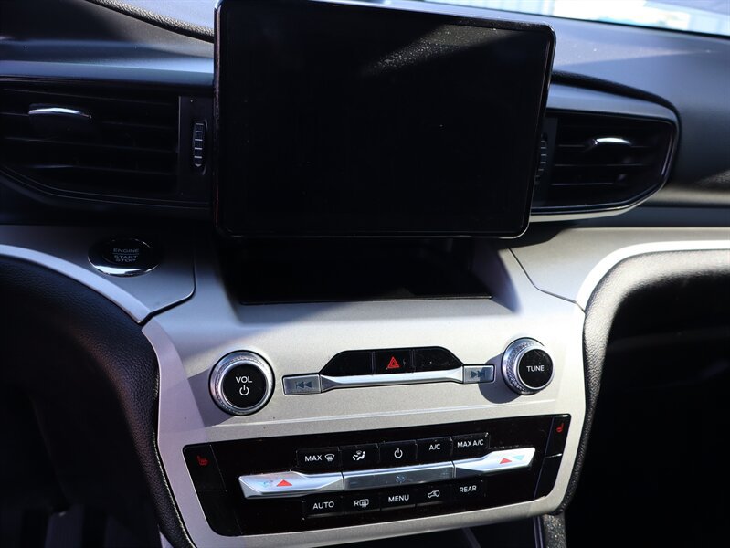 Used 2021 Ford Explorer XLT AWD/4WD image 24