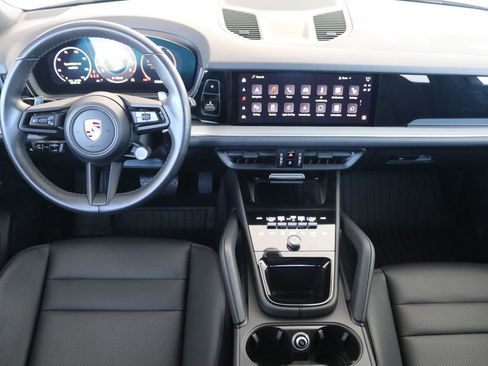 Used 2024 Porsche Cayenne image 21