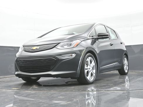 Used 2020 Chevrolet Bolt LT FWD image 42