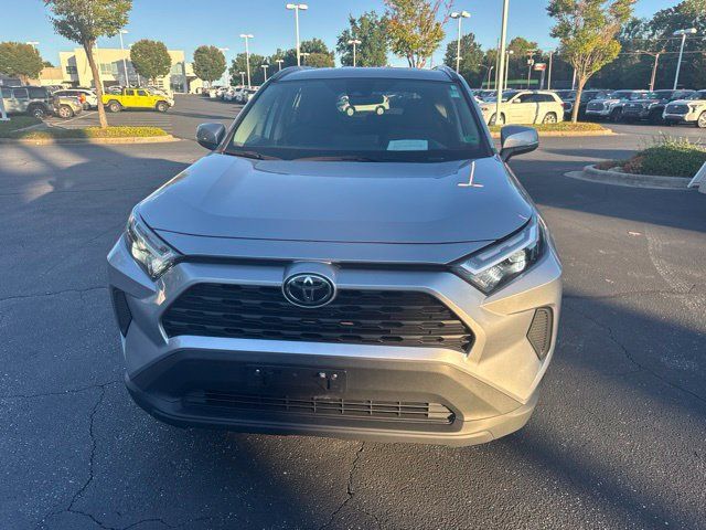 Used 2025 Toyota RAV4 XLE AWD/4WD image 10