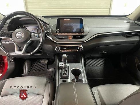 Used 2019 Nissan Altima 2.5 SV image 14