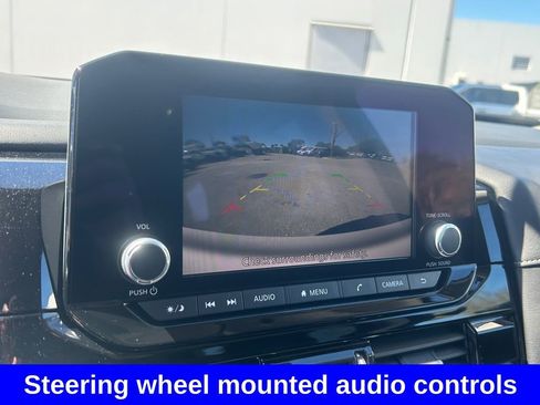 Used 2025 Nissan Pathfinder SV image 13