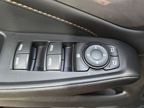 Used 2021 Chevrolet Traverse LT image 28