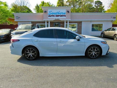 Used 2022 Toyota Camry SE w/ Carpet Mat Package (TMS) image 6