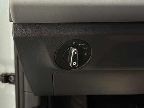 Used 2025 Volkswagen Jetta SE image 29