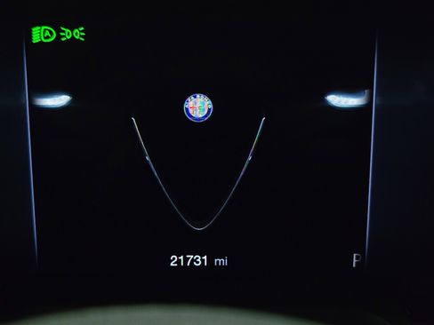 Certified 2024 Alfa Romeo Giulia Ti AWD/4WD image 31
