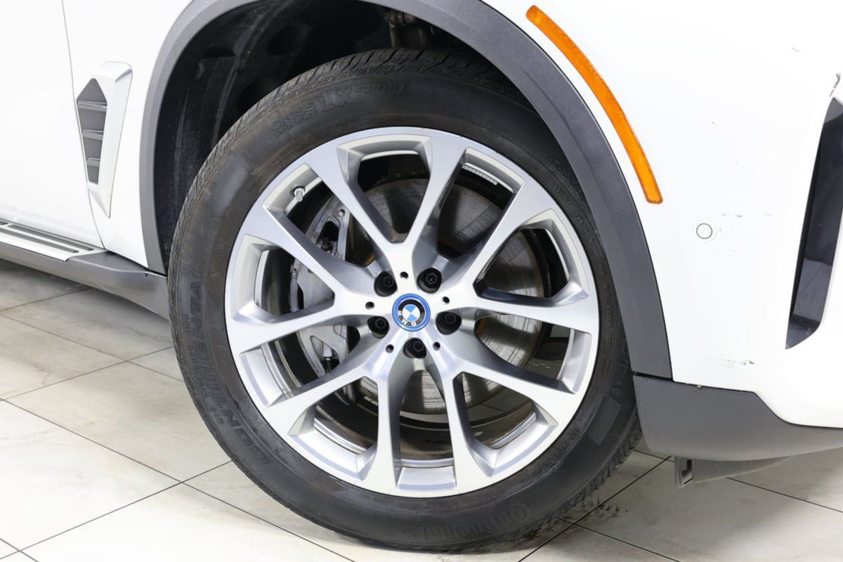 Used 2025 BMW X5 xDrive50e AWD/4WD image 14