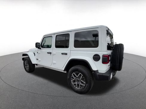 Used 2025 Jeep Wrangler Sahara image 10