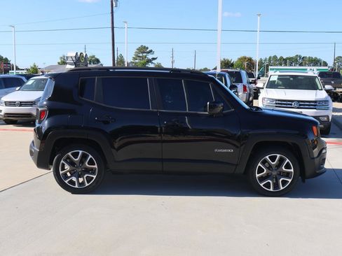Used 2017 Jeep Renegade Latitude w/ Popular Equipment Group image 6
