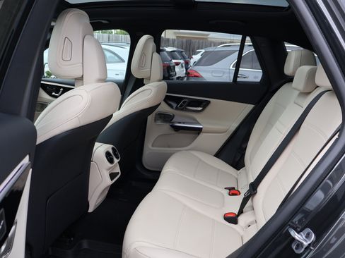 Used 2026 Mercedes-Benz GLC 300 image 17