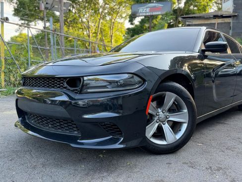 Used 2015 Dodge Charger SE w/ Sport Appearance Group RWD image 9