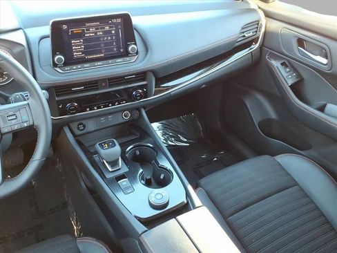 Certified 2025 Nissan Rogue SV image 31